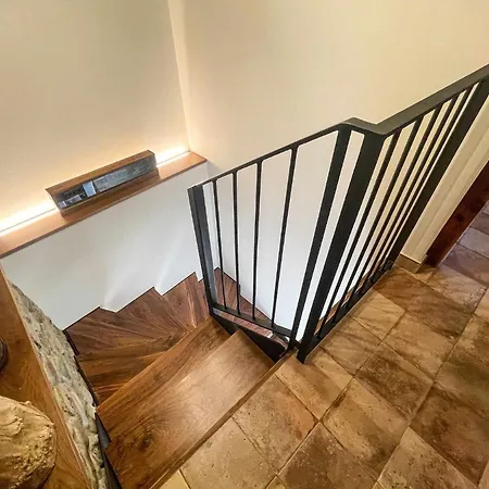 Cal Gatesques 4 Apartment